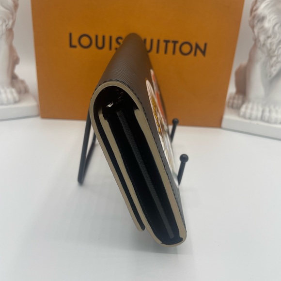 Louis Vuitton Limited Edition Epi World Tour Twist Lock Wallet NWOT - Picture 5 of 10